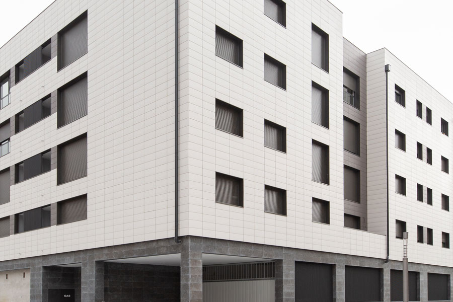 G16-blanco,-edificio-residencial-Amorebieta-(3)
