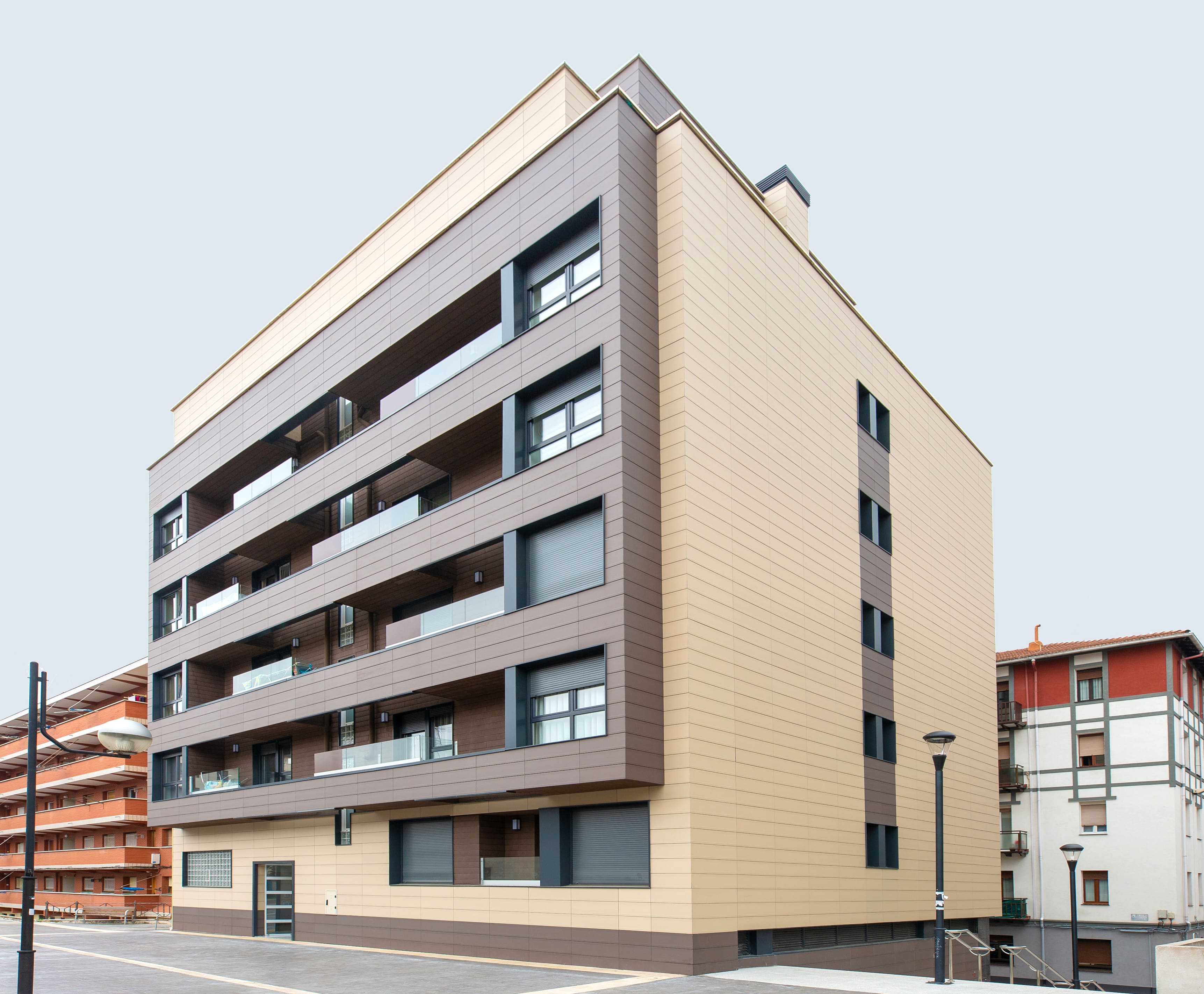 Edificio residencial Barakaldo Fachada Ventilada-carrusel5 Fachadas libres de patógenos y superficies asépticas con tecnología Bioklinker®