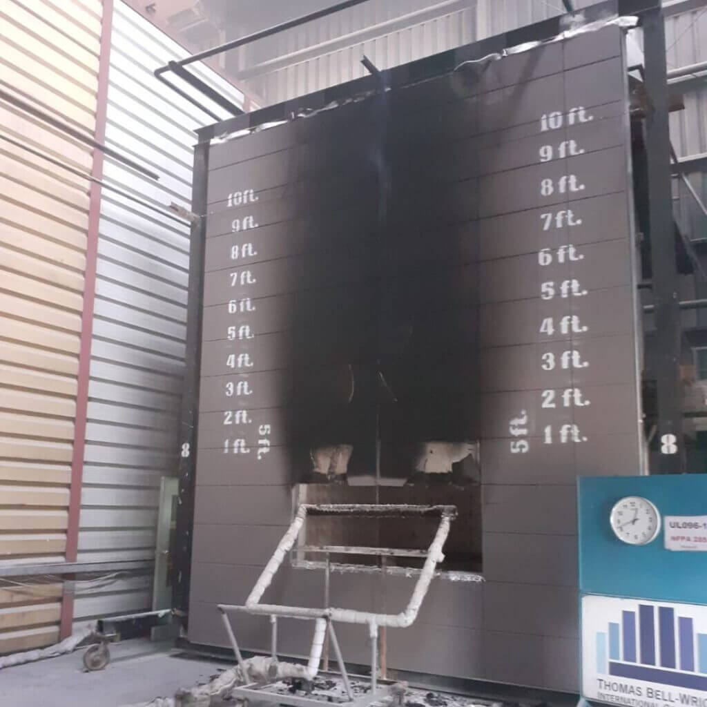 Fachadas ventiladas cerámicas FAVEKER® Solución segura frente a incendios con material cerámico incombustible y barreras de sectorización.