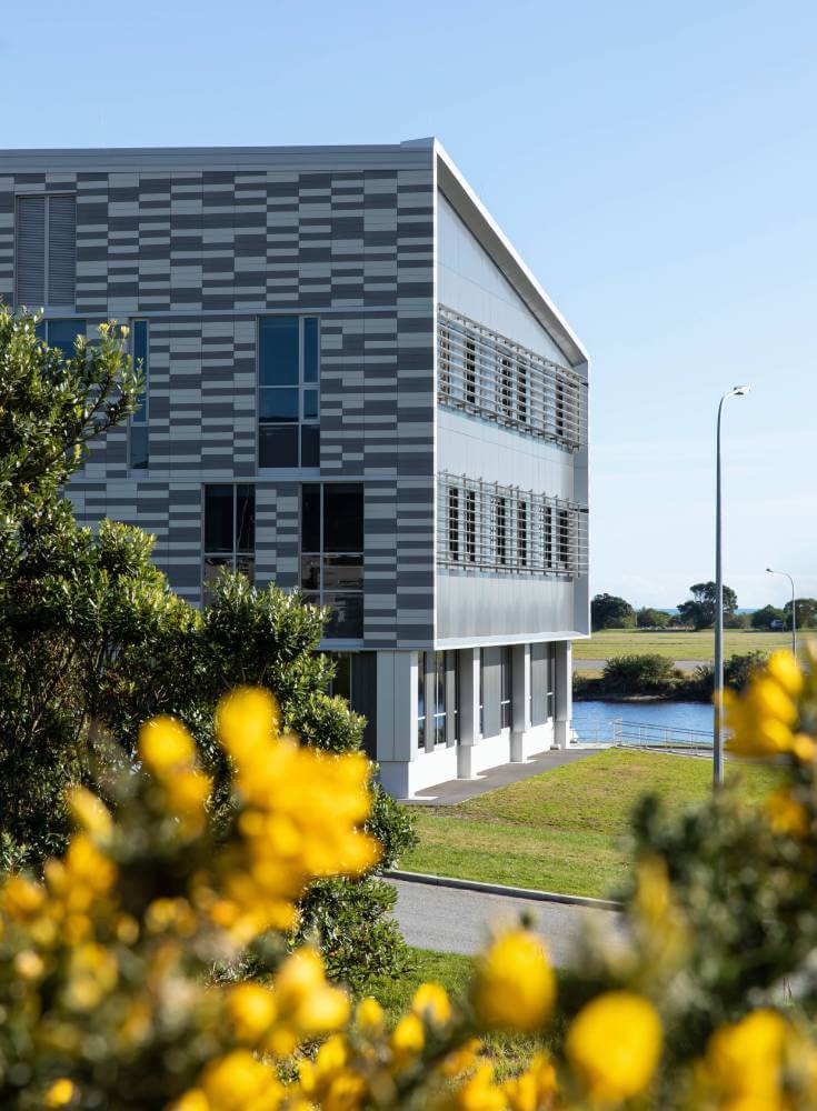 Asesoría en proyectos de fachadas ventiladas, brindando soluciones personalizadas y adaptadas a las necesidades de los arquitectos.