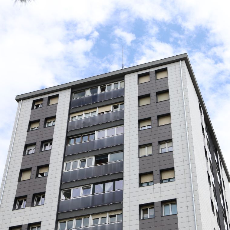 Fachada ventilada cerámica FAVEKER