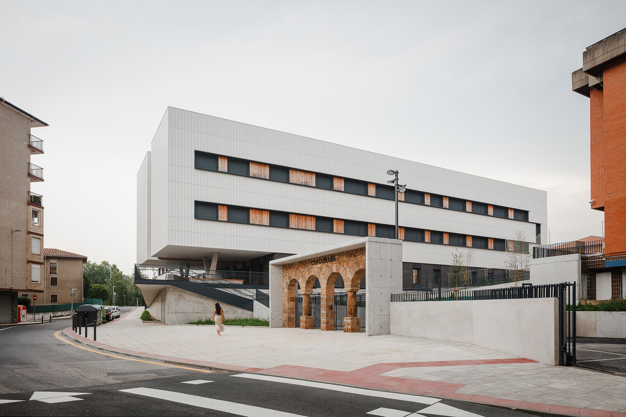 El nuevo edificio del Instituto de Educación Secundaria de Muskiz (Bizkaia) con fachada ventilada FAVEKER
