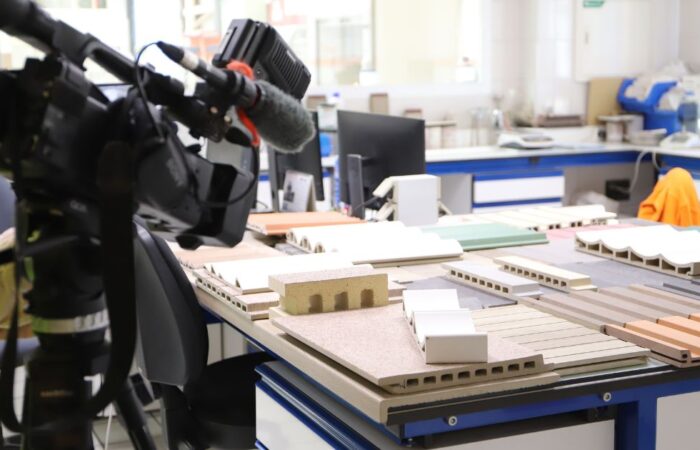 Proceso de fabricación de las piezas cerámicas de FAVEKER para la rehabilitación del edificio Campanar de Valencia en la planta de Alcorisa.