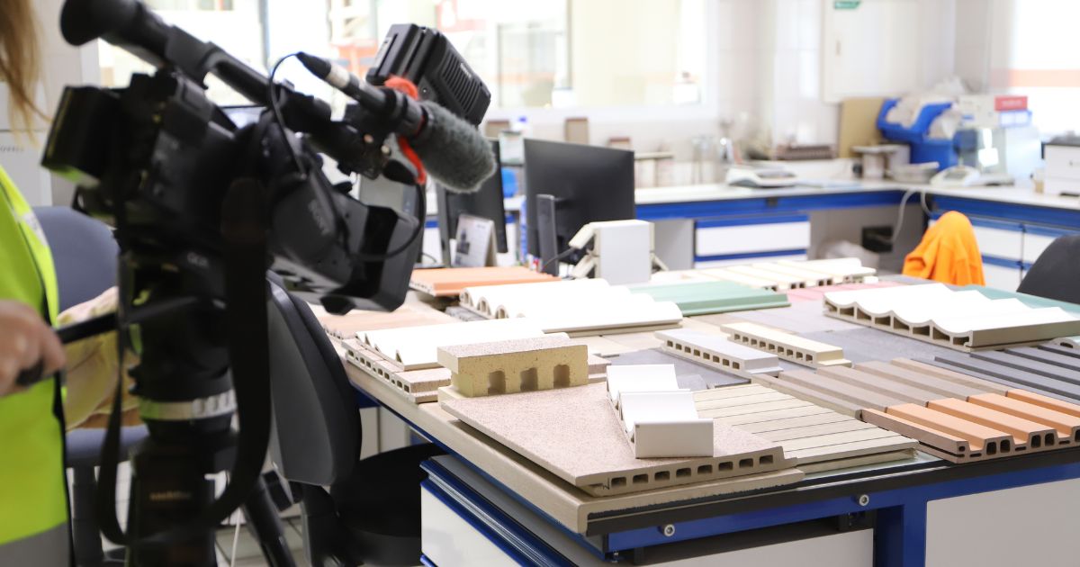 Proceso de fabricación de las piezas cerámicas de FAVEKER para la rehabilitación del edificio Campanar de Valencia en la planta de Alcorisa.